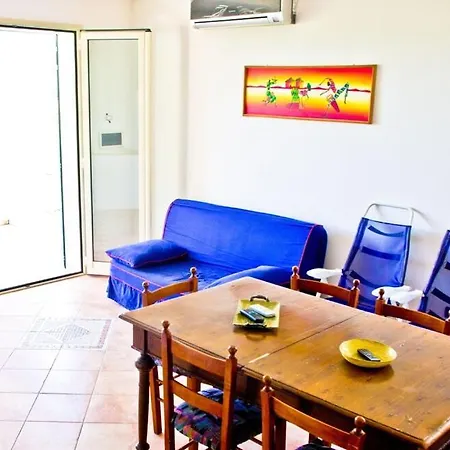 Semesterbostad Otranto: Independent In An Elegant Residential Area, 550m From The Sea Otranto